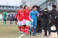 初戦と突破したエリースO35の選手たち（写真01）。